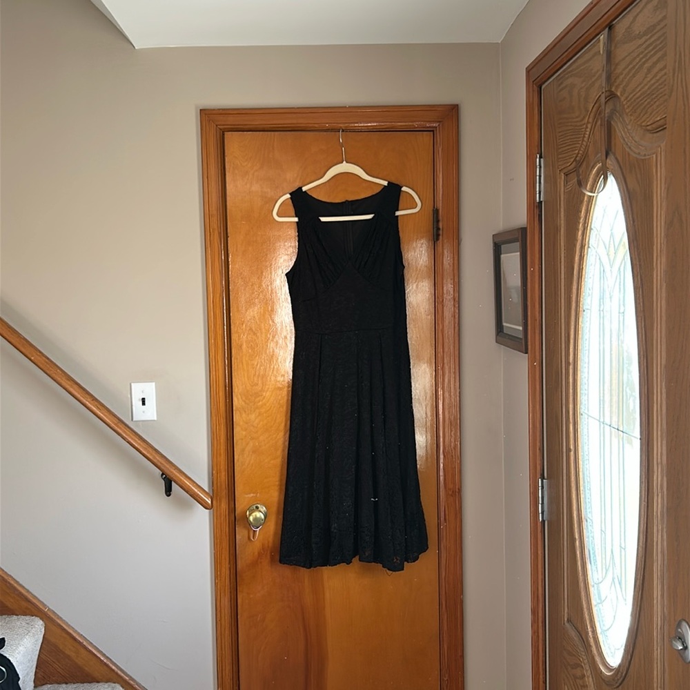 Black v neck dress